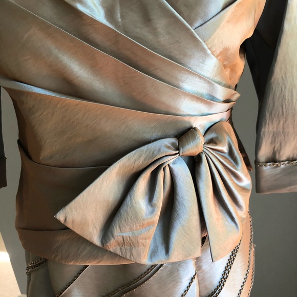 Stunning and very flattering evening gown. - Picture 4 of 8